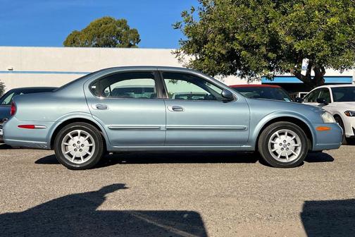 2000 Nissan Maxima SE
