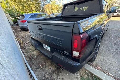Crystal Black Pearl 2025 Honda Ridgeline RTL