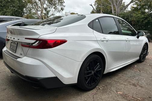Ice 2025 Toyota Camry SE