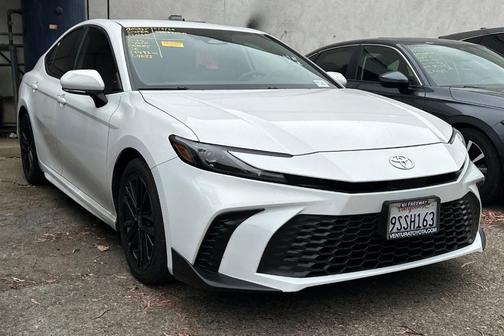 Ice 2025 Toyota Camry SE