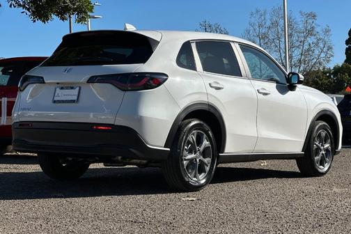 Platinum White Pearl 2026 Honda HR-V LX