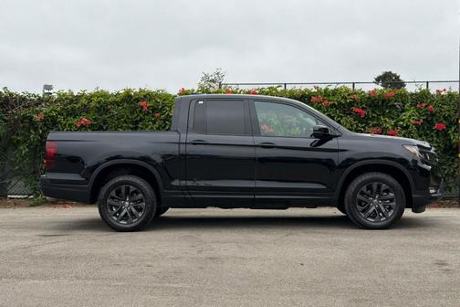 Crystal Black Pearl 2025 Honda Ridgeline Sport