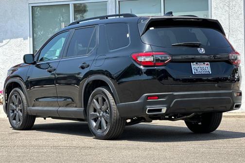 Crystal Black Pearl 2025 Honda Pilot Sport