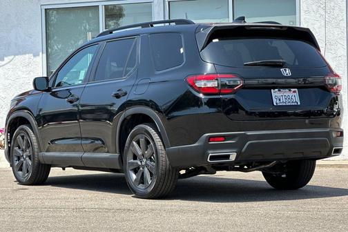 Crystal Black Pearl 2025 Honda Pilot Sport