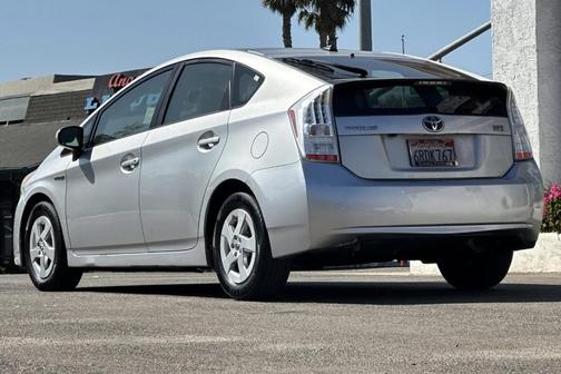 Classic Silver Metallic 2011 Toyota Prius IV