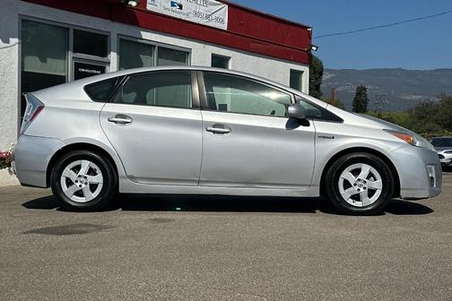 Classic Silver Metallic 2011 Toyota Prius IV