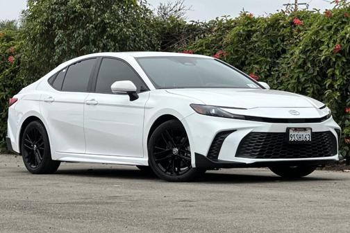 Ice 2025 Toyota Camry SE
