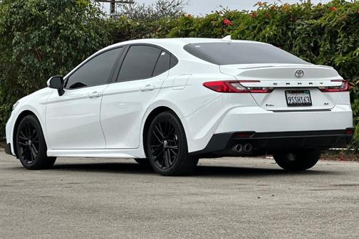 Ice 2025 Toyota Camry SE