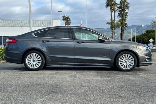 2015 Ford Fusion Hybrid SE