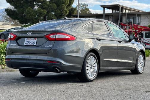 2015 Ford Fusion Hybrid SE