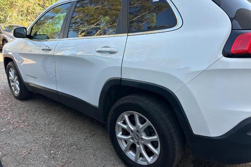 Bright White Clearcoat 2016 Jeep Cherokee Latitude
