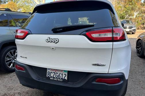 Bright White Clearcoat 2016 Jeep Cherokee Latitude