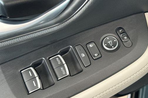 Platinum White Pearl 2026 Honda HR-V EX-L