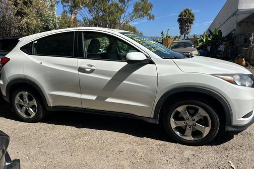 White Orchid Pearl 2018 Honda HR-V LX
