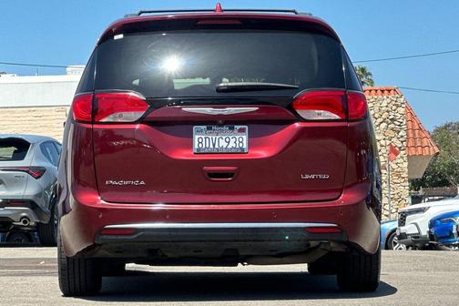 Velvet Red Pearlcoat 2018 Chrysler Pacifica Limited