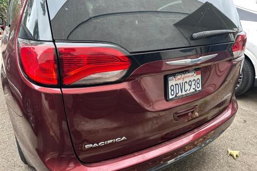 Velvet Red Pearlcoat 2018 Chrysler Pacifica Limited
