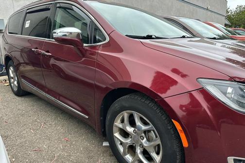 Velvet Red Pearlcoat 2018 Chrysler Pacifica Limited