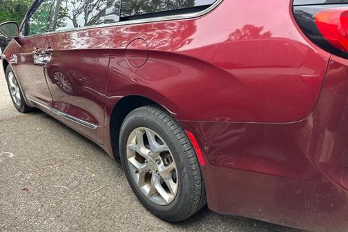 Velvet Red Pearlcoat 2018 Chrysler Pacifica Limited
