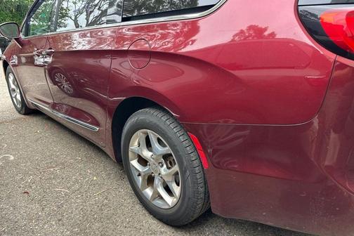 Velvet Red Pearlcoat 2018 Chrysler Pacifica Limited