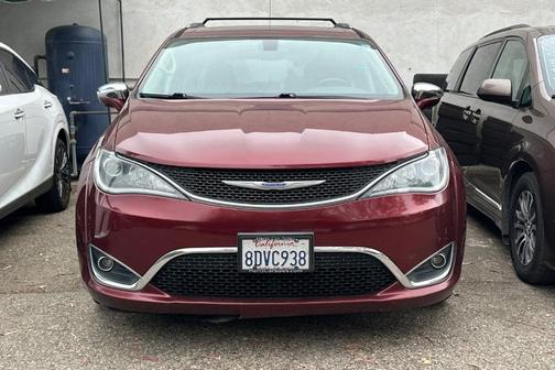 Velvet Red Pearlcoat 2018 Chrysler Pacifica Limited