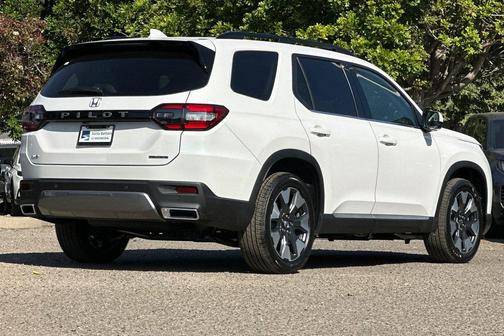 White Diamond Pearl 2026 Honda Pilot Touring