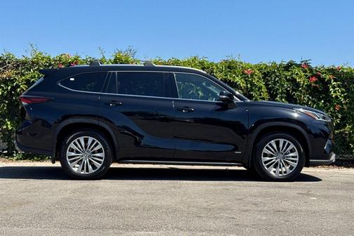 Midnight Black Metallic 2026 Toyota Highlander Hybrid Platinum