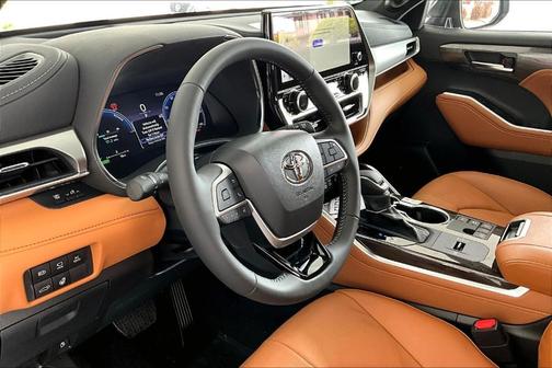 2026 Toyota Highlander Hybrid Platinum