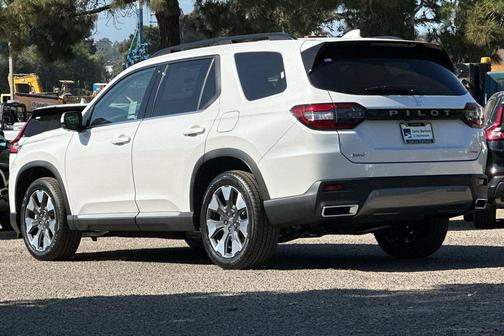 White Diamond Pearl 2026 Honda Pilot Touring