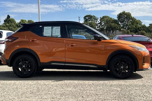 2021 Nissan Kicks SR