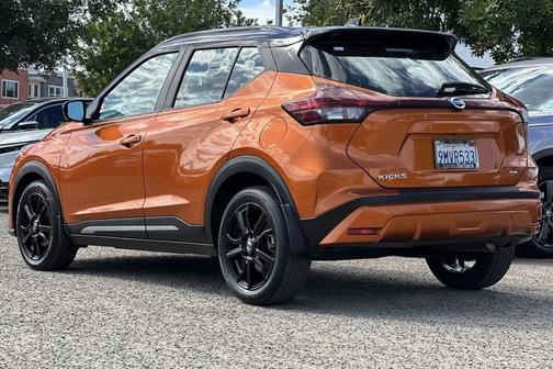 2021 Nissan Kicks SR