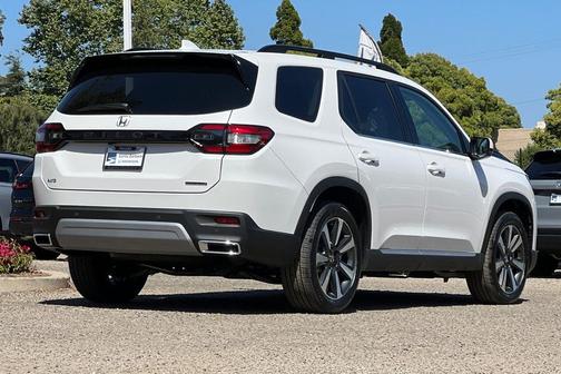 2025 Honda Pilot Touring