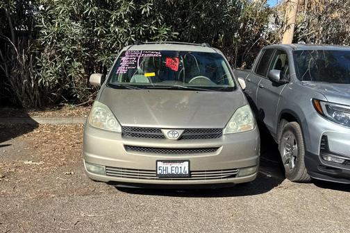 Desert Sand Mica 2004 Toyota Sienna XLE