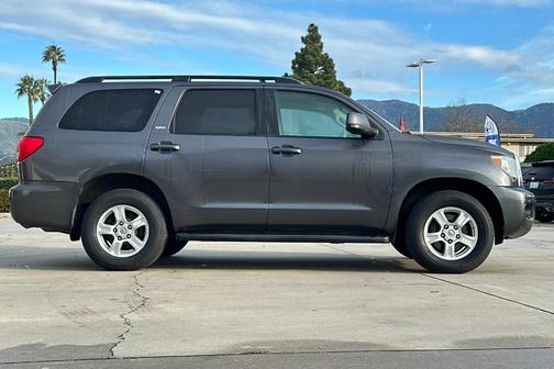 2017 Toyota Sequoia SR5