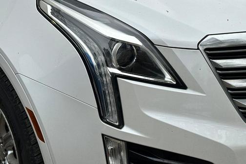 Crystal White Tri-Coat 2018 Cadillac XT5 Base