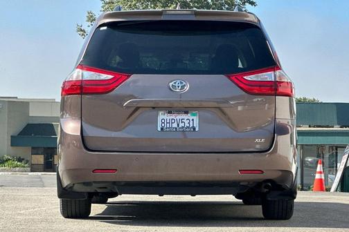 Toasted Walnut Pearl 2019 Toyota Sienna XLE