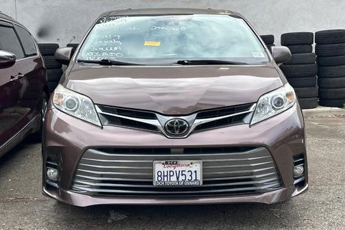 Toasted Walnut Pearl 2019 Toyota Sienna XLE