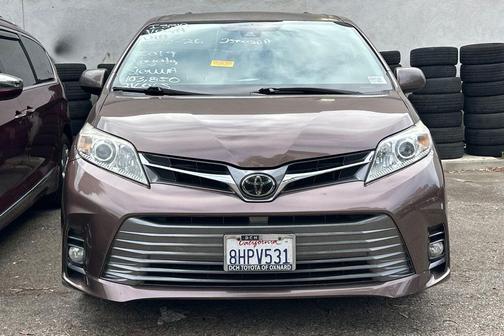 Toasted Walnut Pearl 2019 Toyota Sienna XLE