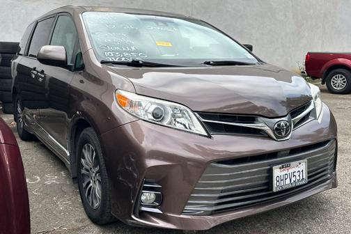 Toasted Walnut Pearl 2019 Toyota Sienna XLE