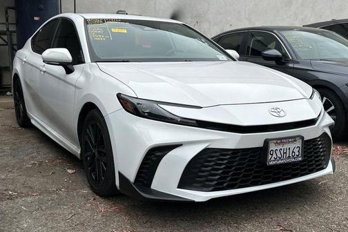 Ice 2025 Toyota Camry SE