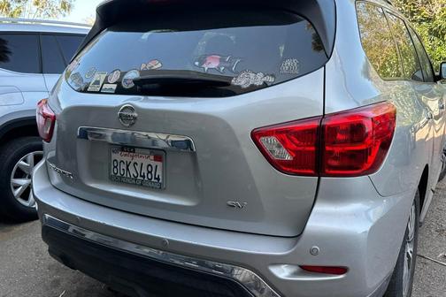 Brilliant Silver Metallic 2017 Nissan Pathfinder SV