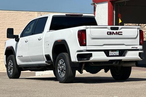 Summit White 2021 GMC Sierra 2500 AT4