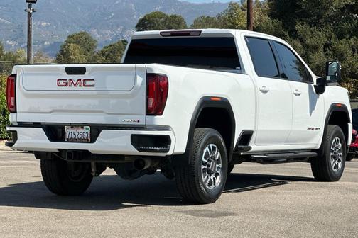 Summit White 2021 GMC Sierra 2500 AT4