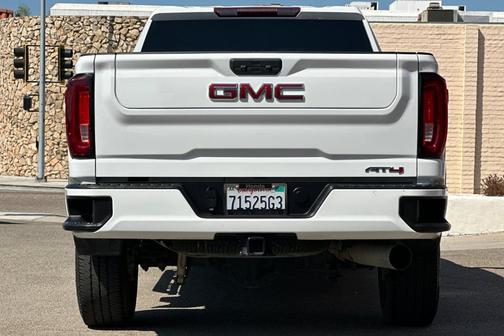 Summit White 2021 GMC Sierra 2500 AT4