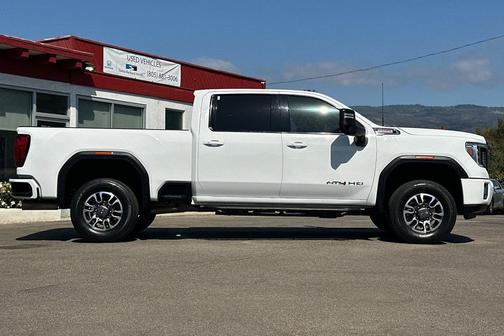 Summit White 2021 GMC Sierra 2500 AT4