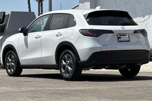 Platinum White Pearl 2027 Honda HR-V LX