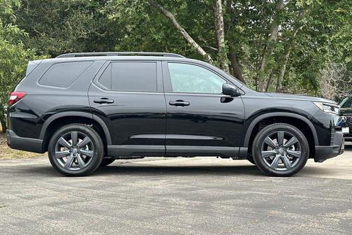 Crystal Black Pearl 2026 Honda Pilot Sport