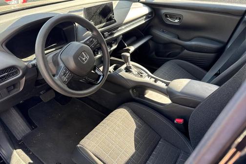 Crystal Black Pearl 2024 Honda HR-V LX