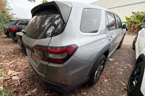 Lunar Silver Metallic 2023 Honda Pilot EX-L 8-Passenger
