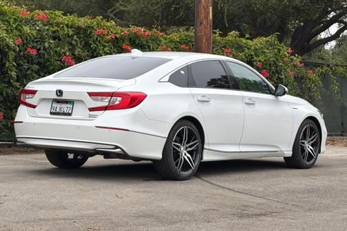 Platinum White Pearl 2022 Honda Accord Hybrid Touring