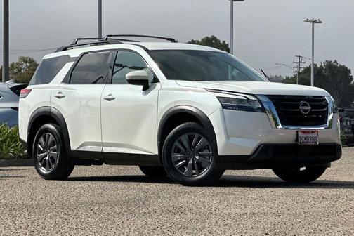 2022 Nissan Pathfinder SV